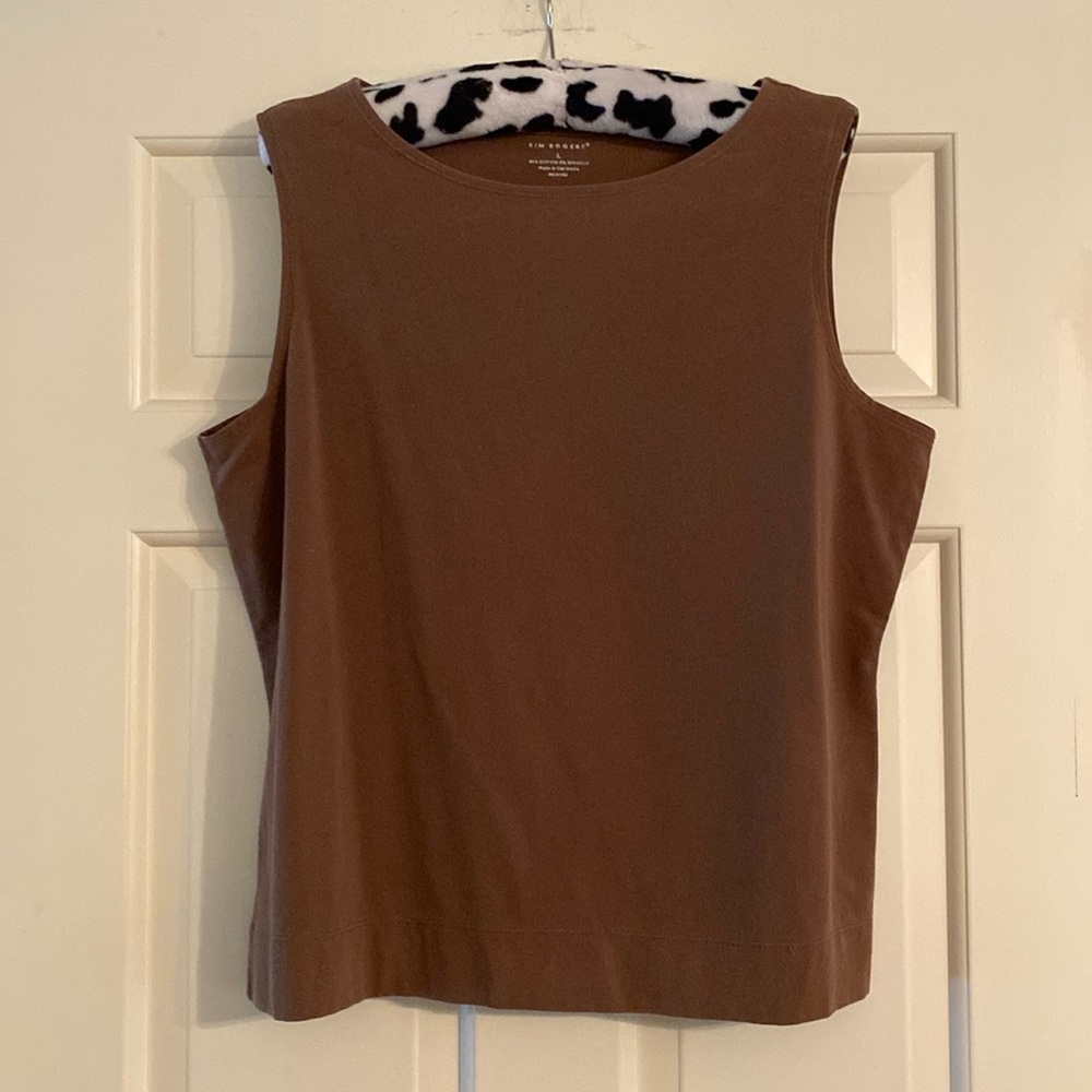 Brown sleeveless tee